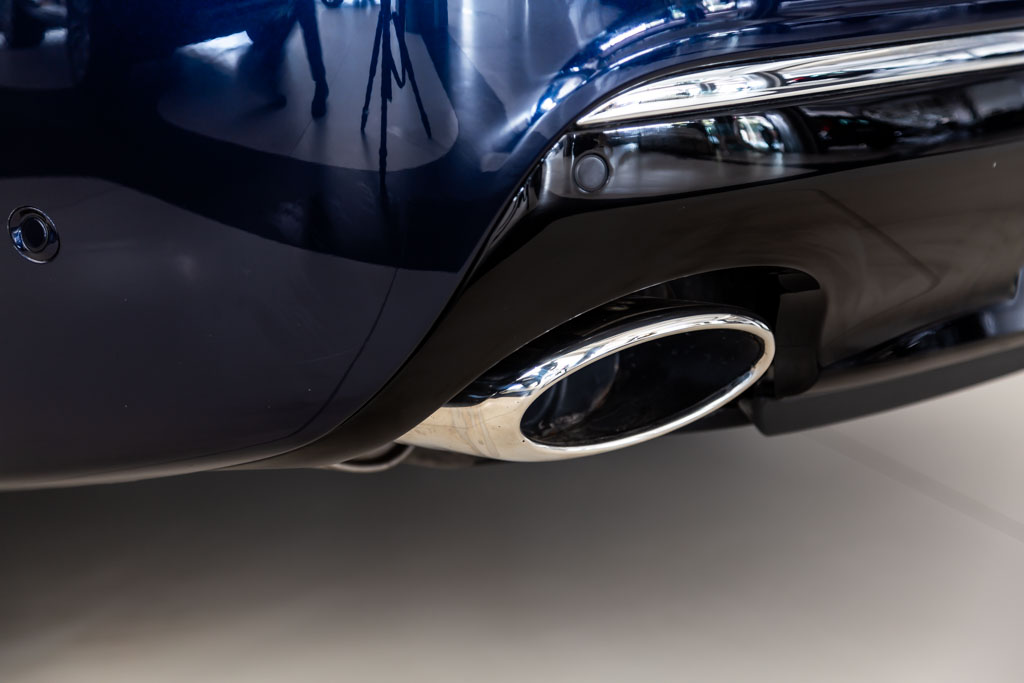 Jaguar XJL Portfolio