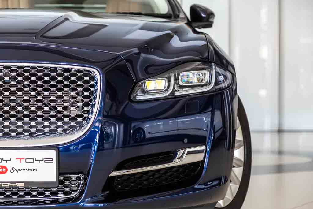 Jaguar XJL Portfolio