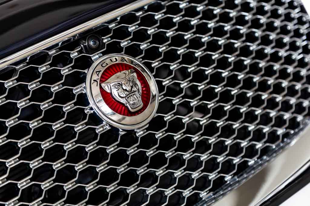 Jaguar XJL Portfolio