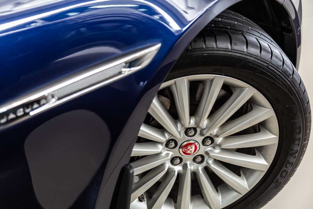 Jaguar XJL Portfolio