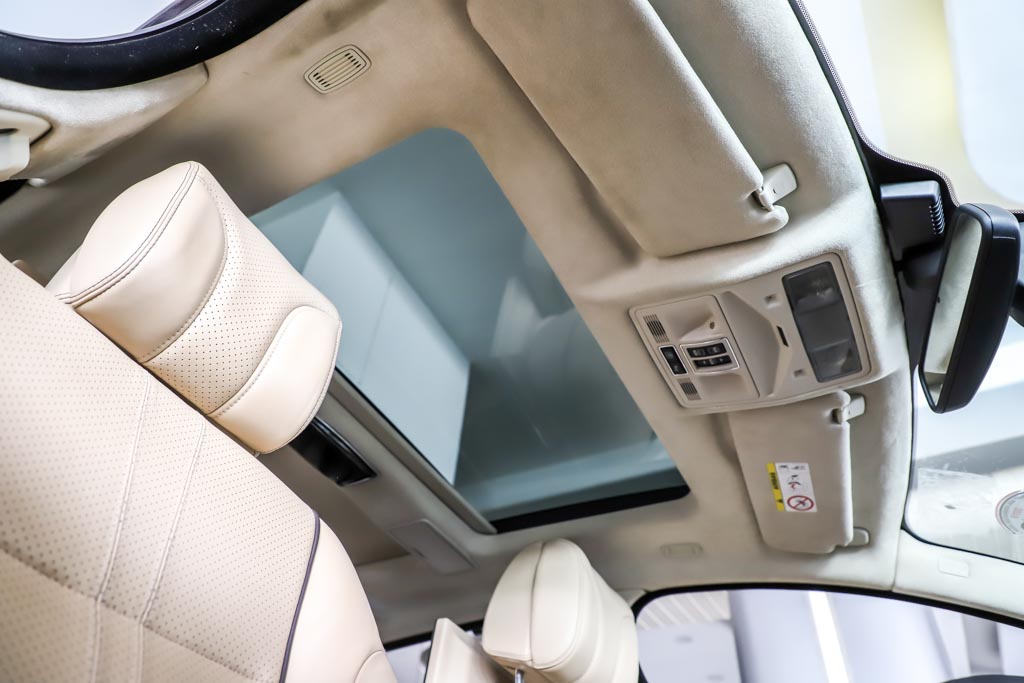 Jaguar XJL Portfolio