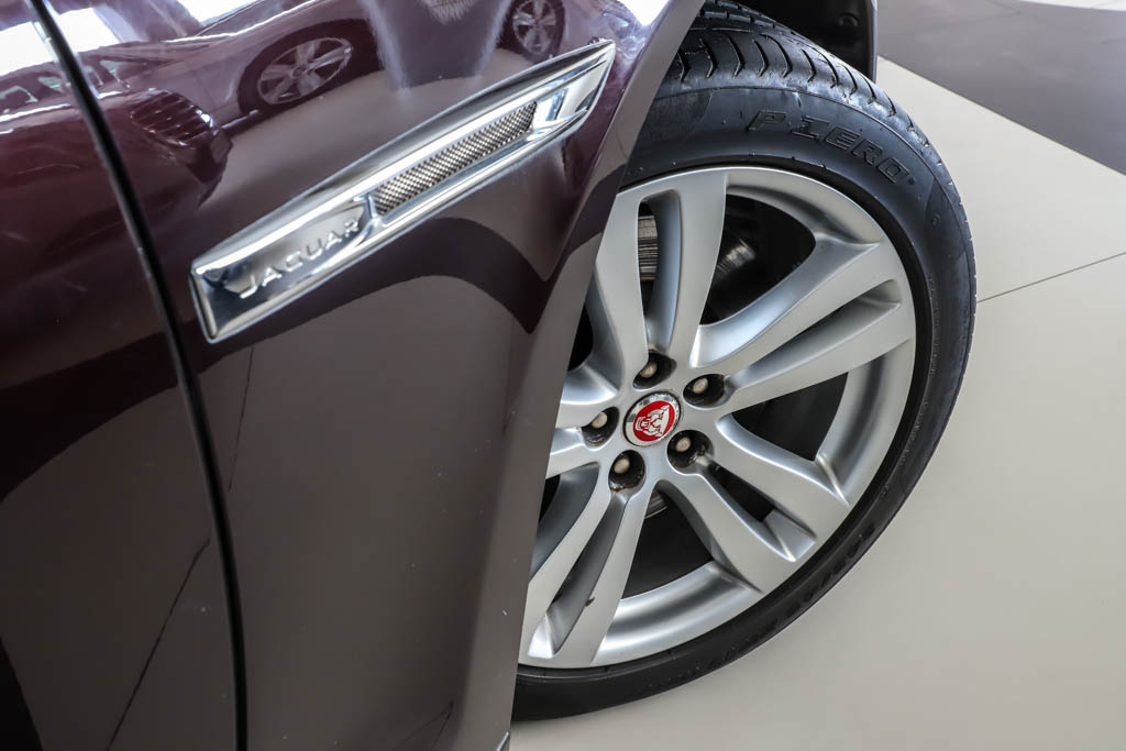Jaguar XJL Portfolio