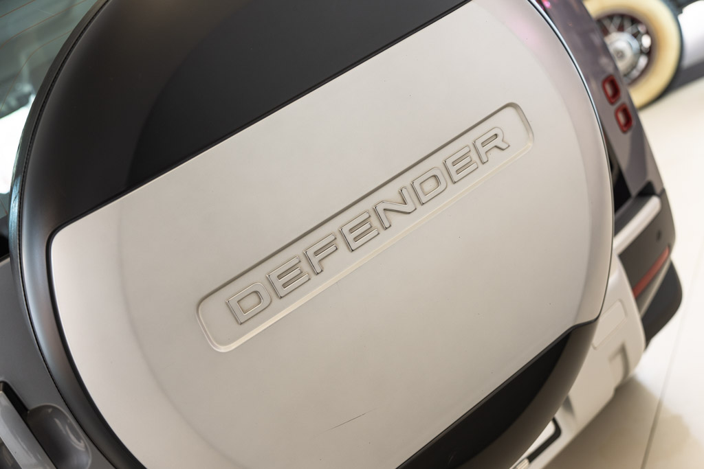 Land Rover Defender 110 P300 HSE