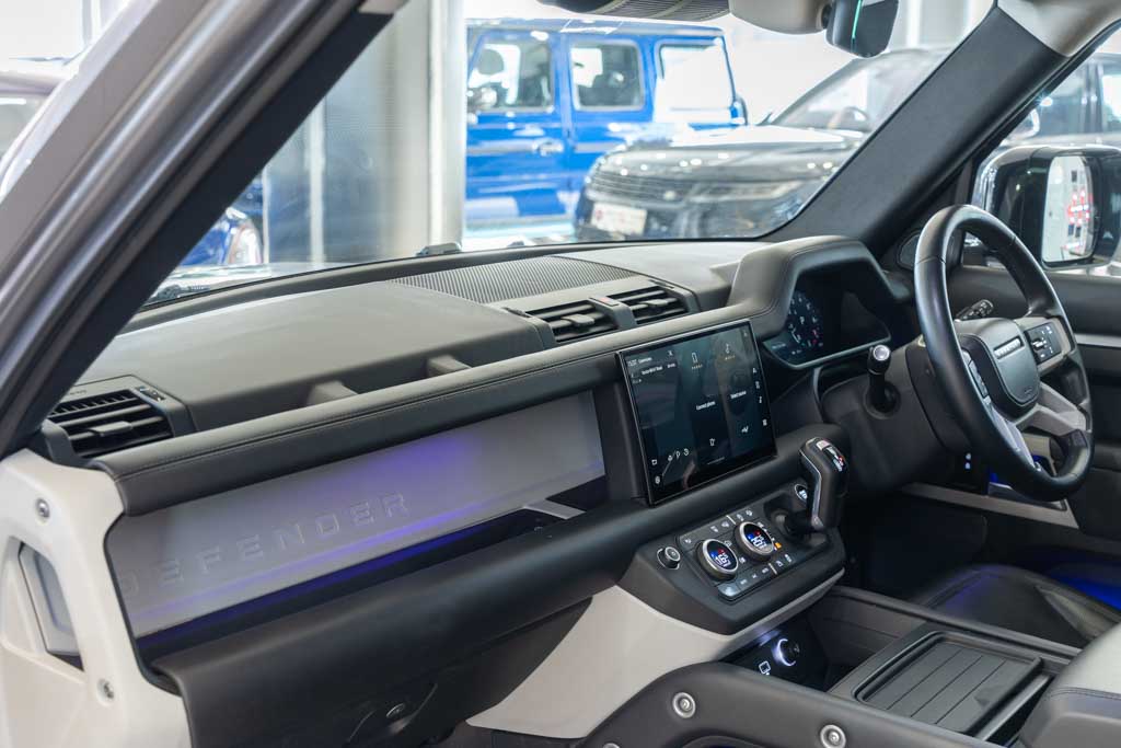 Land Rover Defender 110 P300 HSE