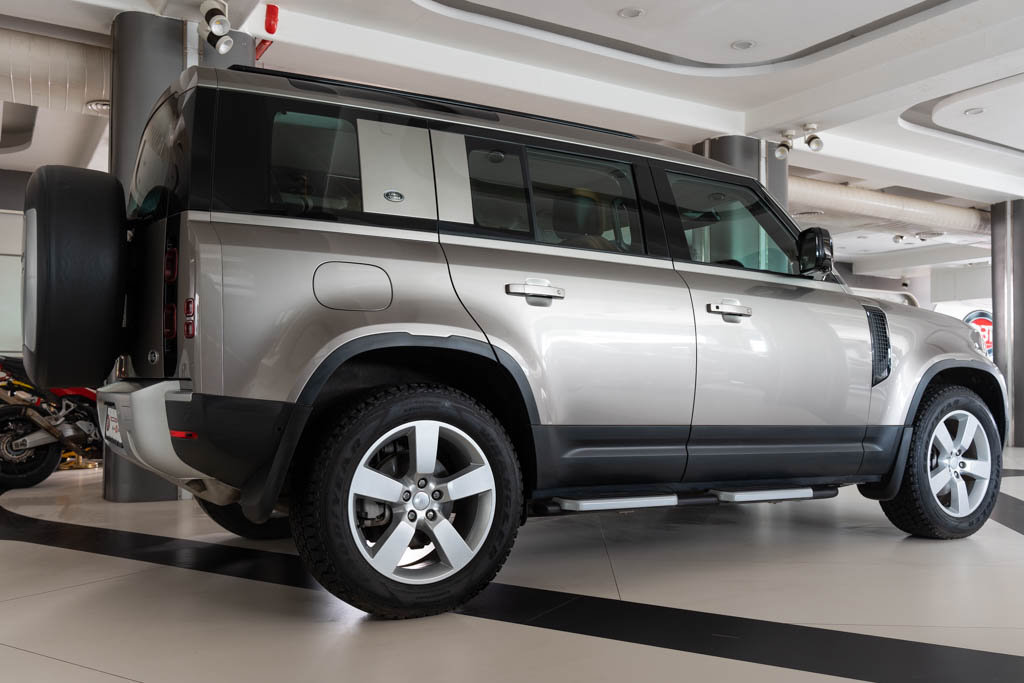 LAND ROVER DEFENDER 110 P300 HSE