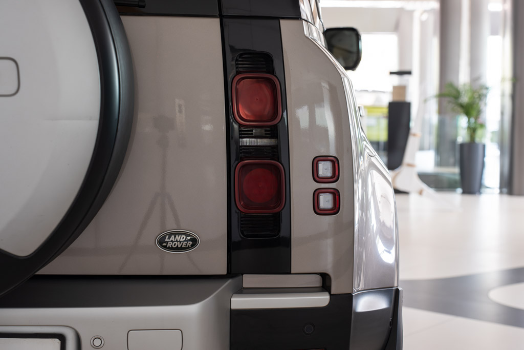 LAND ROVER DEFENDER 110 P300 HSE