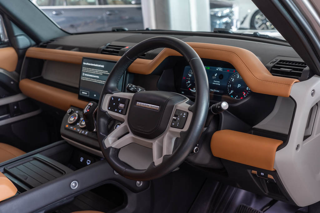 LAND ROVER DEFENDER 110 P300 HSE