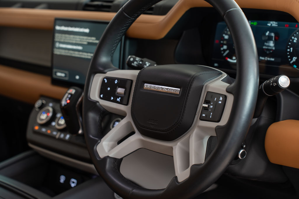 LAND ROVER DEFENDER 110 P300 HSE