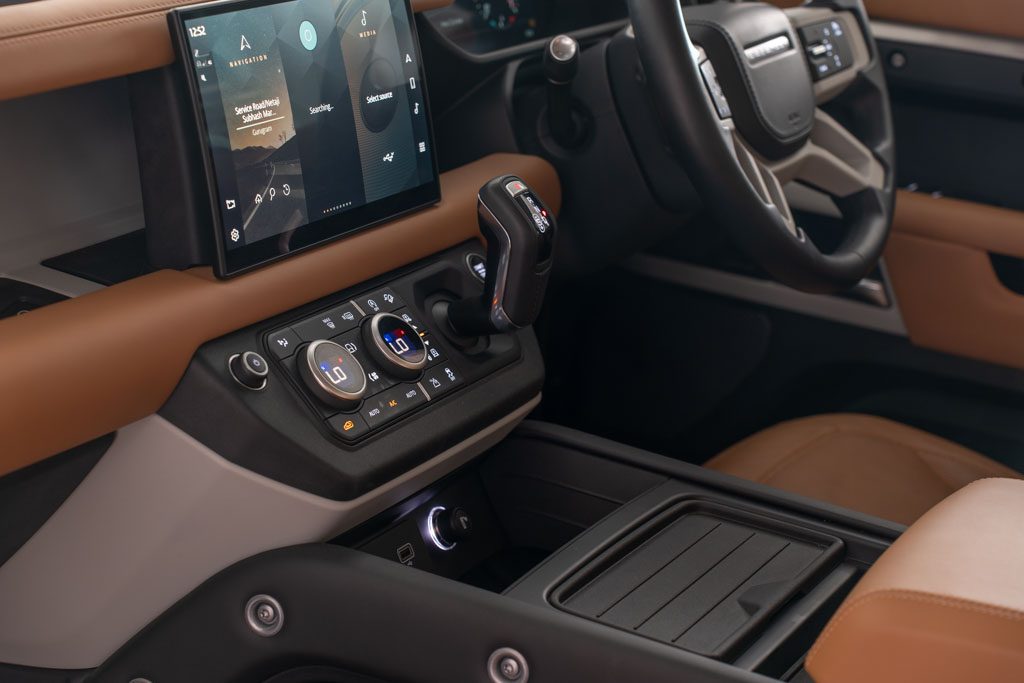 LAND ROVER DEFENDER 110 P300 HSE