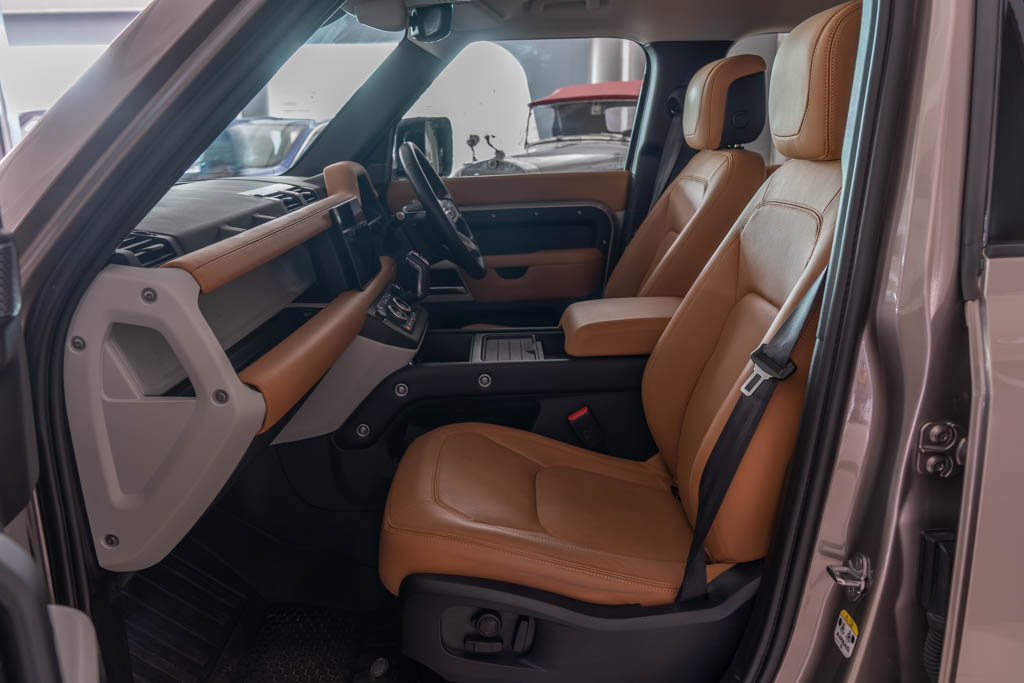 LAND ROVER DEFENDER 110 P300 HSE