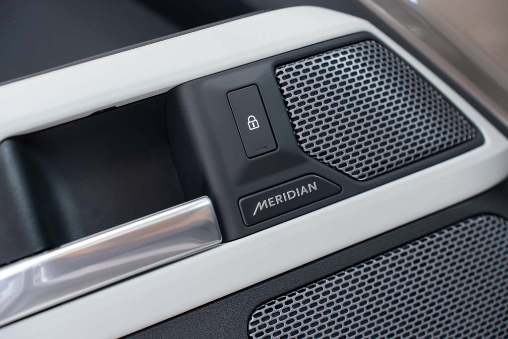 LAND ROVER DEFENDER 110 P300 HSE