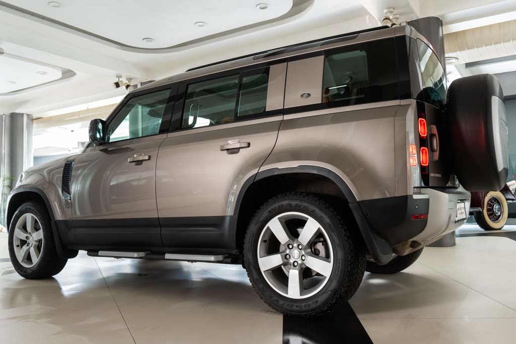 LAND ROVER DEFENDER 110 P300 HSE