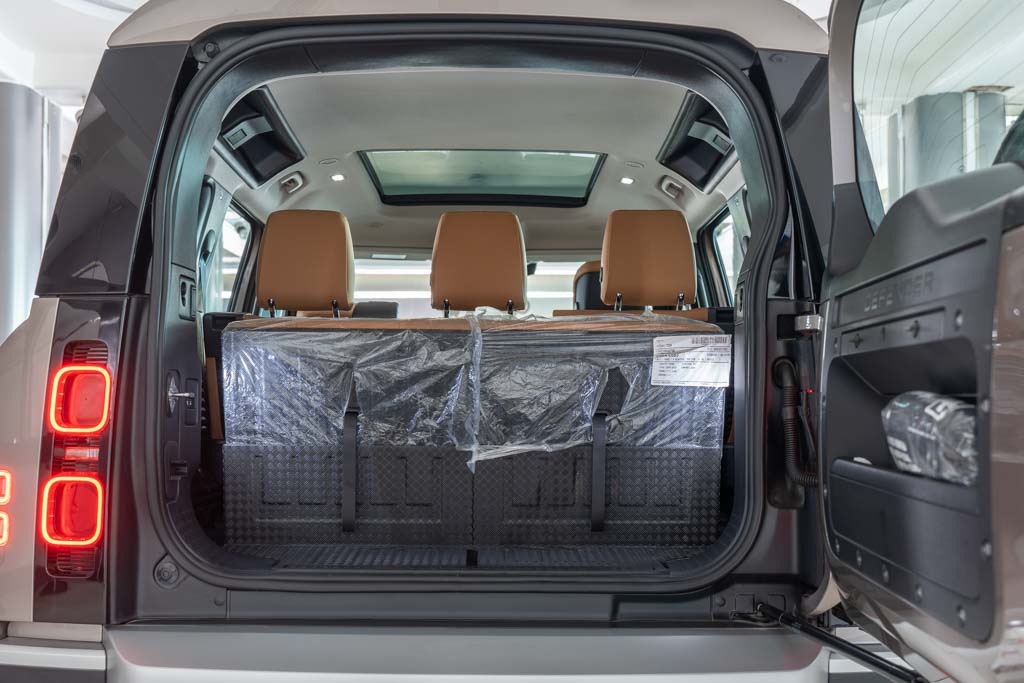 LAND ROVER DEFENDER 110 P300 HSE