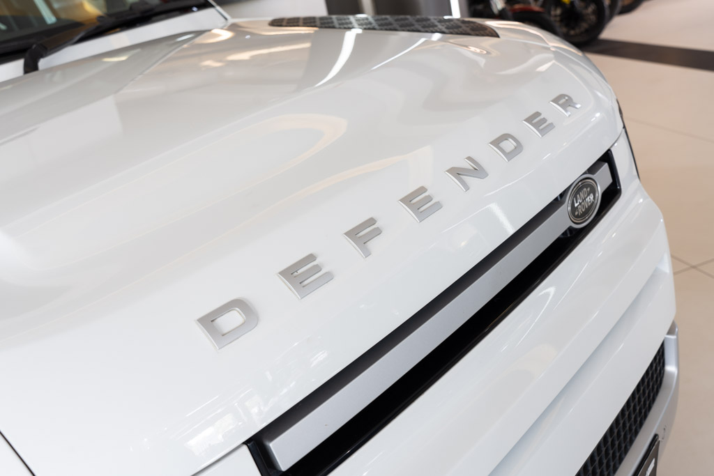 LAND ROVER DEFENDER 110 P300 SE