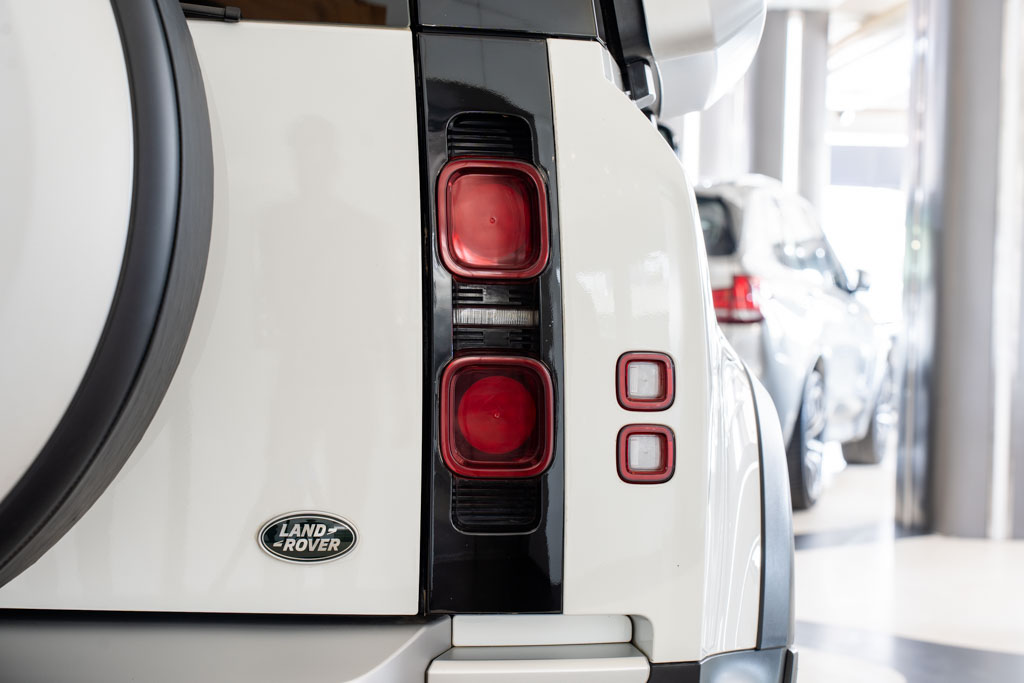 LAND ROVER DEFENDER 110 P300 SE