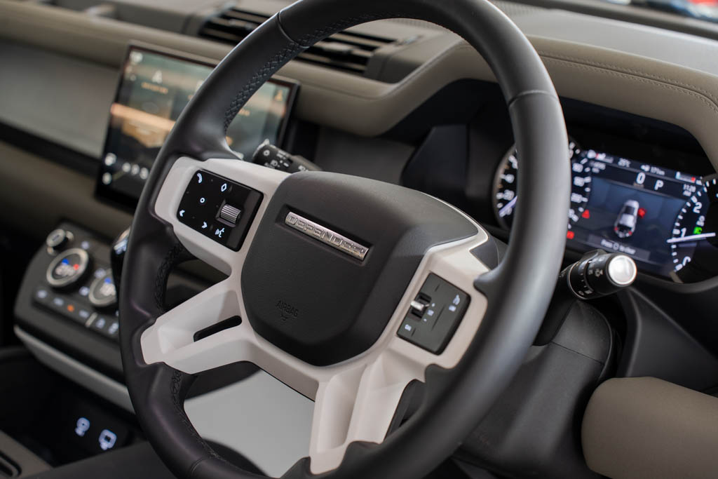 LAND ROVER DEFENDER 110 P300 SE