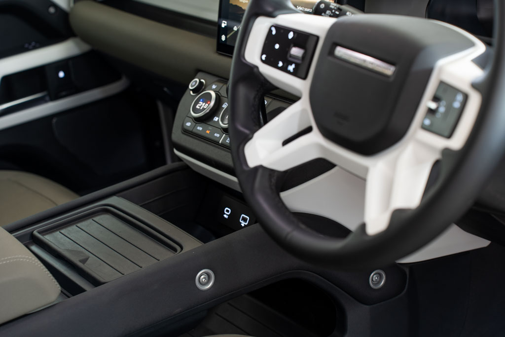 LAND ROVER DEFENDER 110 P300 SE