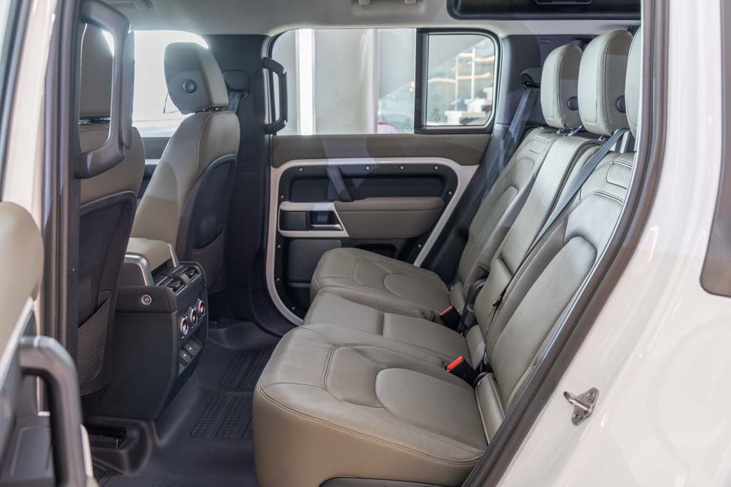 LAND ROVER DEFENDER 110 P300 SE