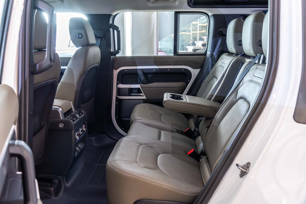 LAND ROVER DEFENDER 110 P300 SE