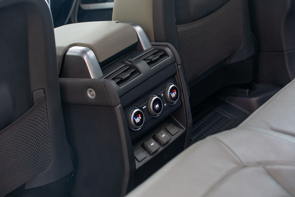 LAND ROVER DEFENDER 110 P300 SE