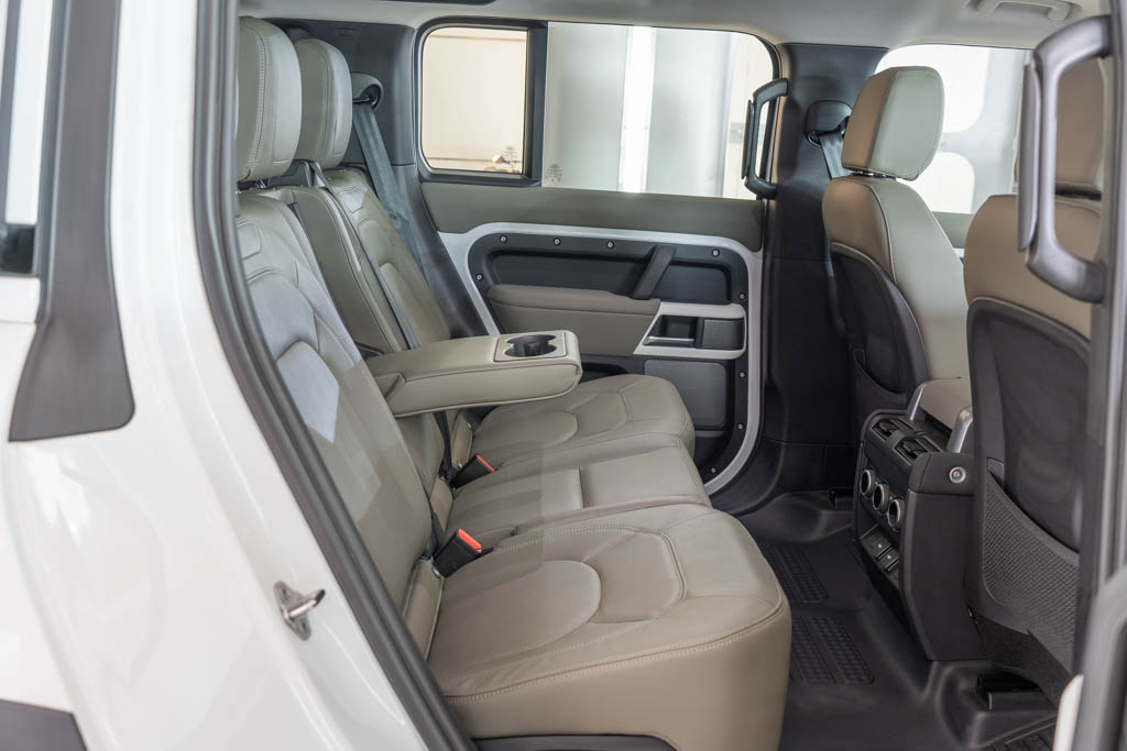 LAND ROVER DEFENDER 110 P300 SE