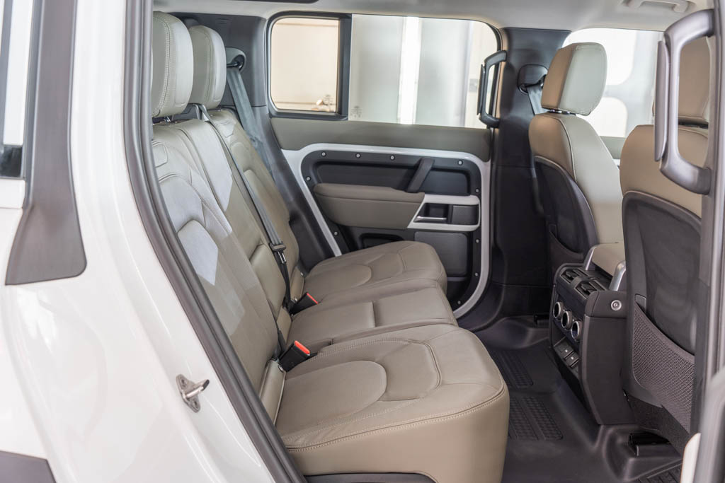 LAND ROVER DEFENDER 110 P300 SE