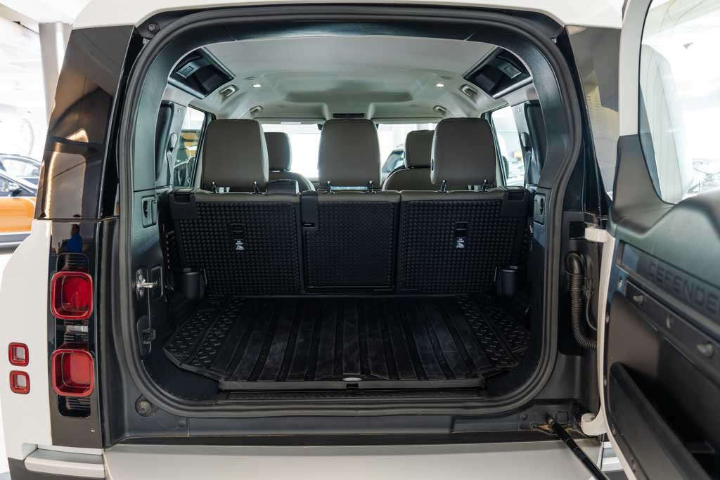 LAND ROVER DEFENDER 110 P300 SE