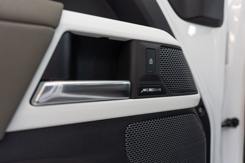 LAND ROVER DEFENDER 110 P300 SE