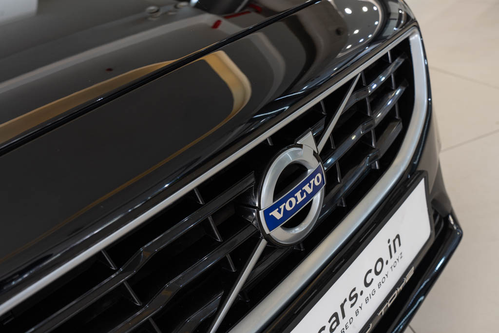 VOLVO V40 D3 R Design