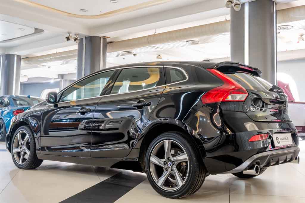 VOLVO V40 D3 R Design