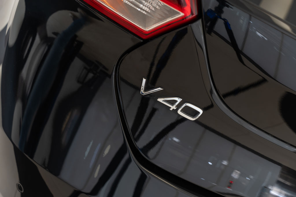 VOLVO V40 D3 R Design