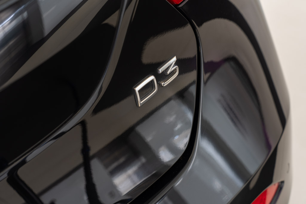 VOLVO V40 D3 R Design