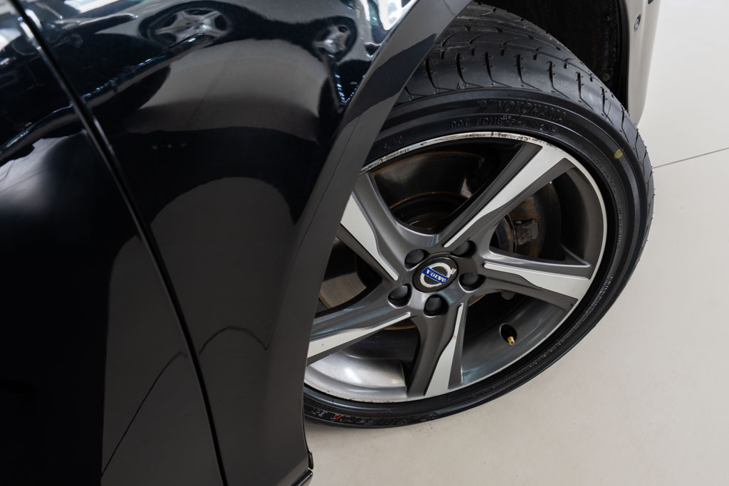 VOLVO V40 D3 R Design