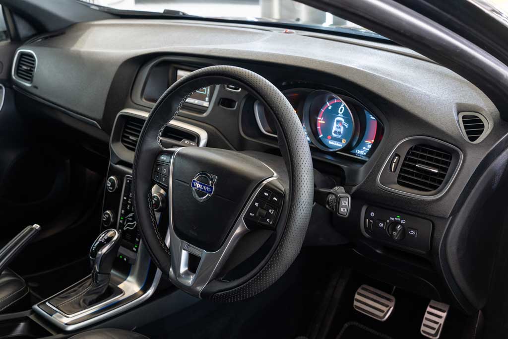 VOLVO V40 D3 R Design