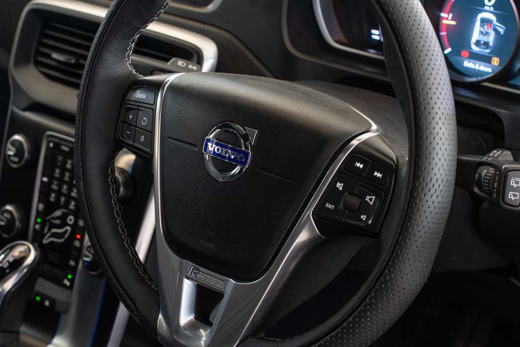 VOLVO V40 D3 R Design