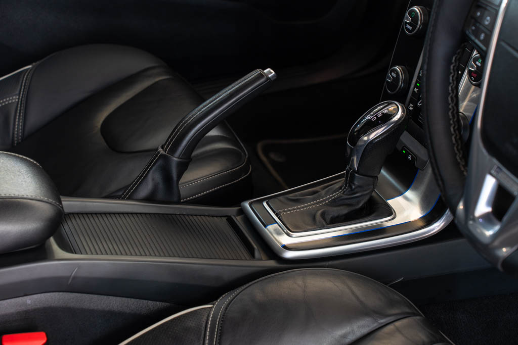 VOLVO V40 D3 R Design