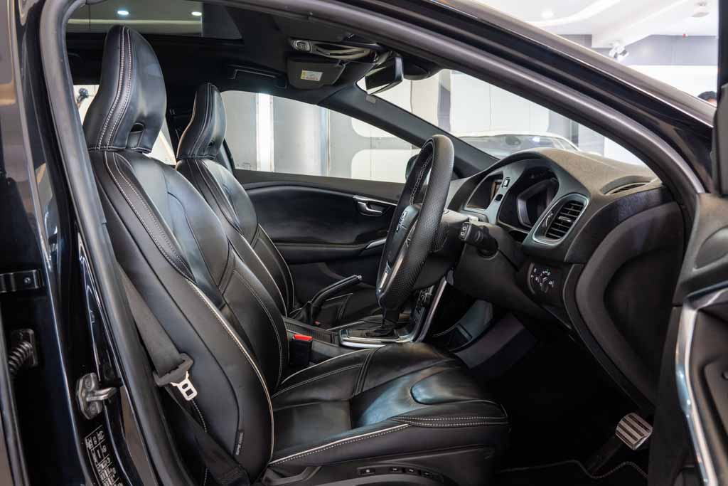 VOLVO V40 D3 R Design