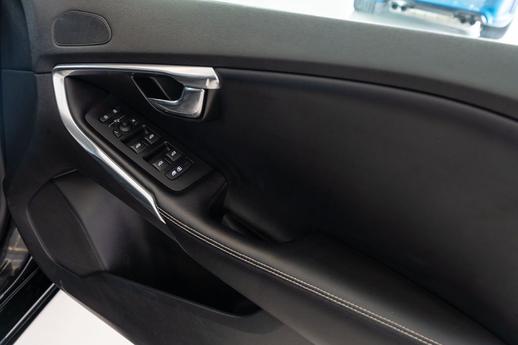 VOLVO V40 D3 R Design