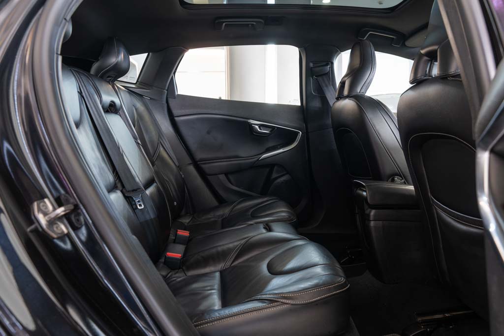 VOLVO V40 D3 R Design