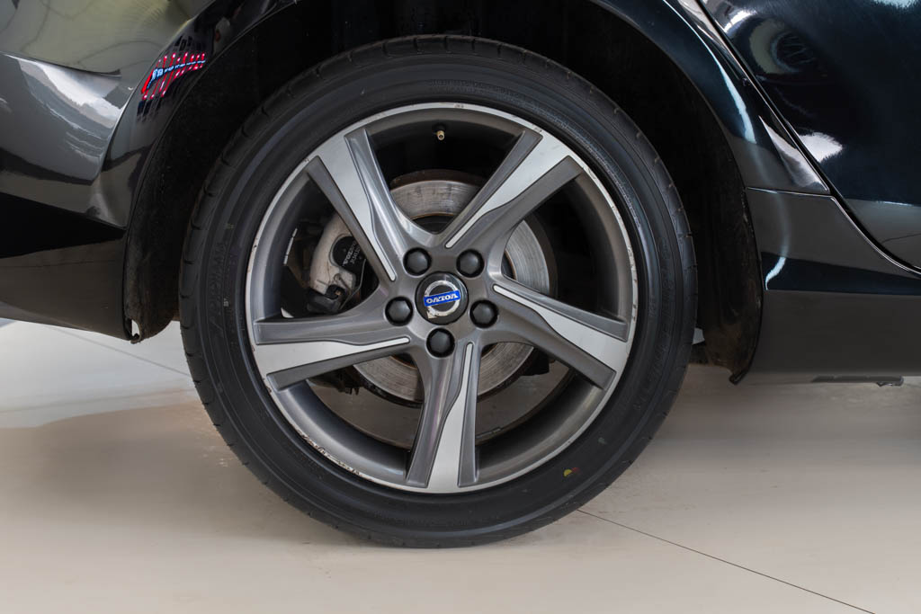 VOLVO V40 D3 R Design