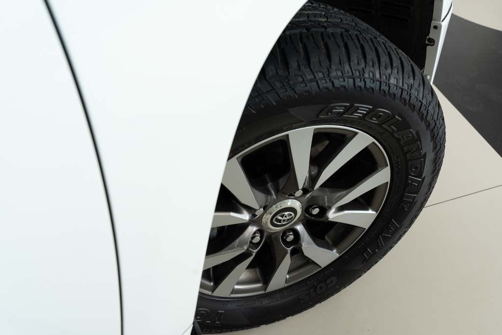 TOYOTA LAND CRUISER LC200 VX