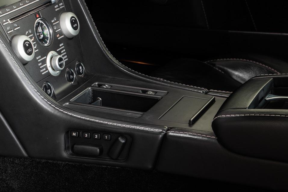 Aston Martin Vantage V8