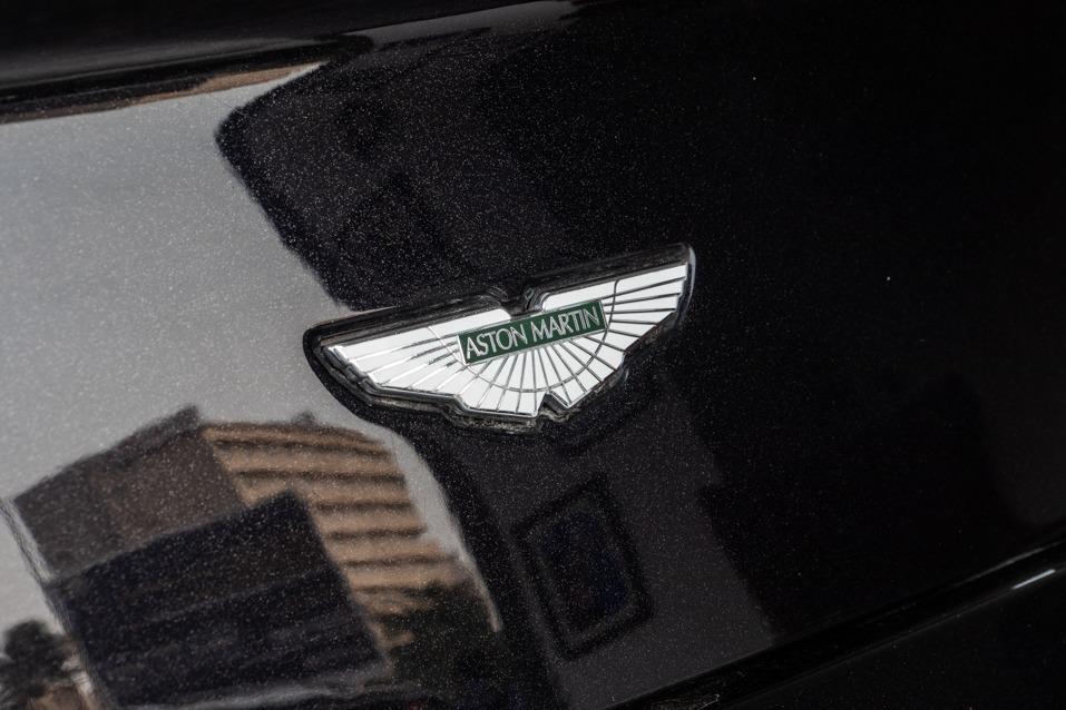 Aston Martin Vantage V8