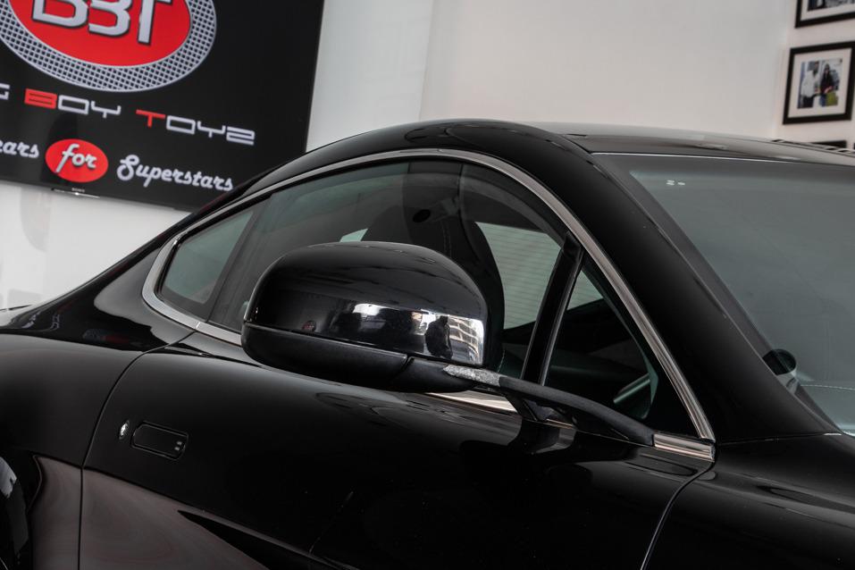 Aston Martin Vantage V8