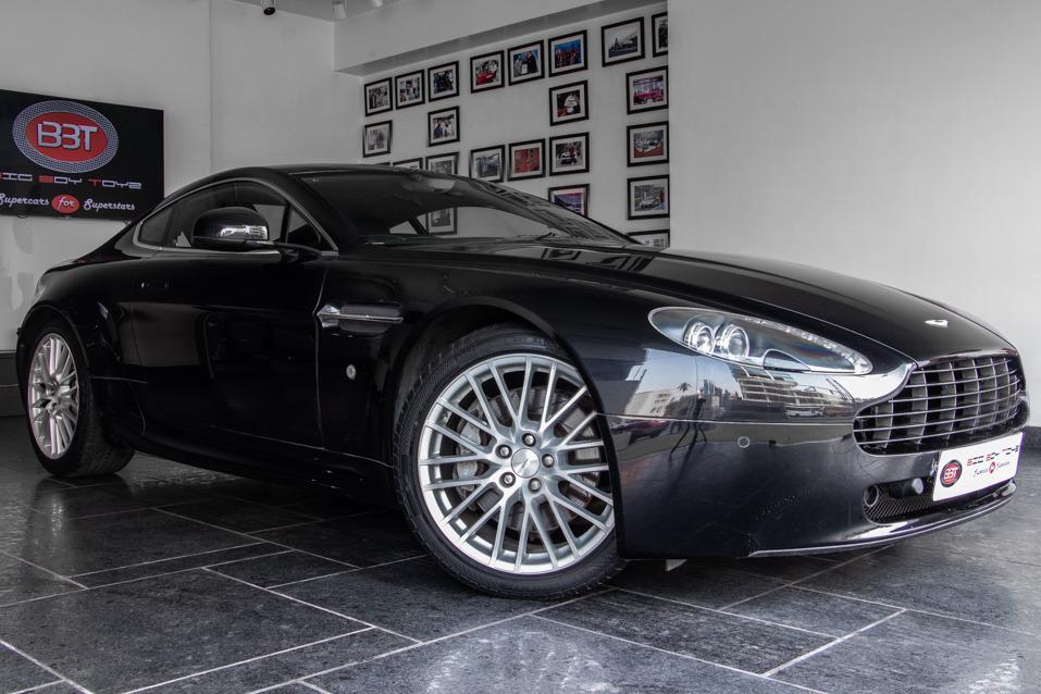 Aston Martin Vantage V8