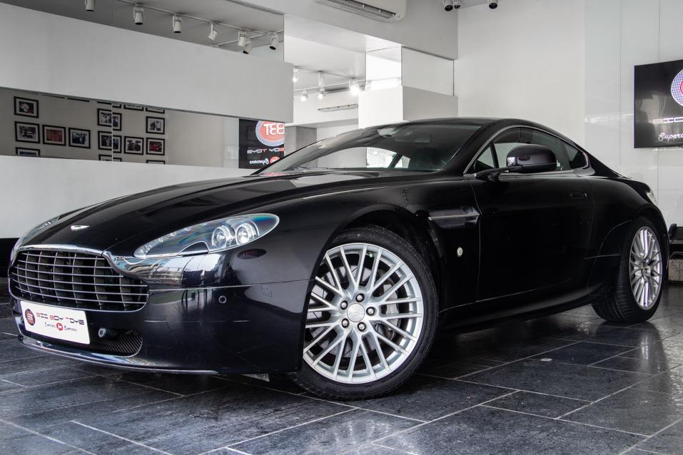 Aston Martin Vantage V8