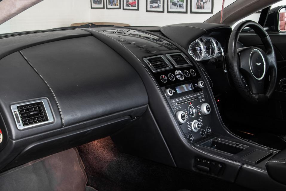 Aston Martin Vantage V8