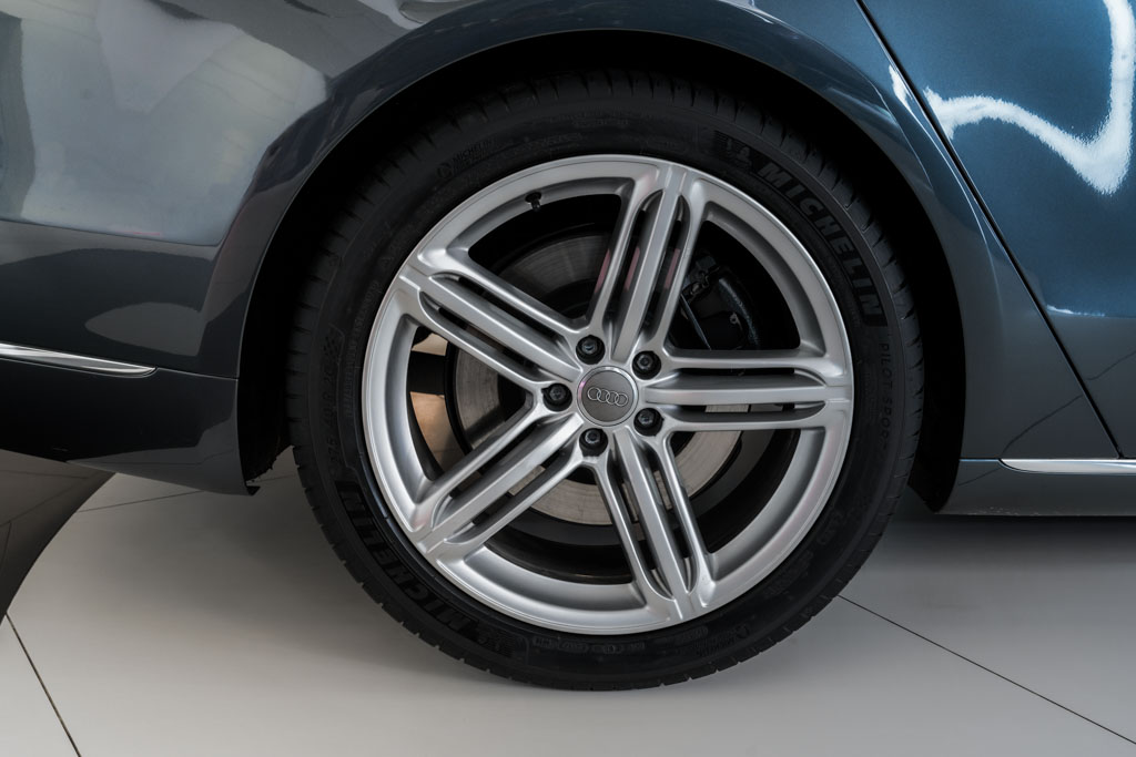Audi A8L W12