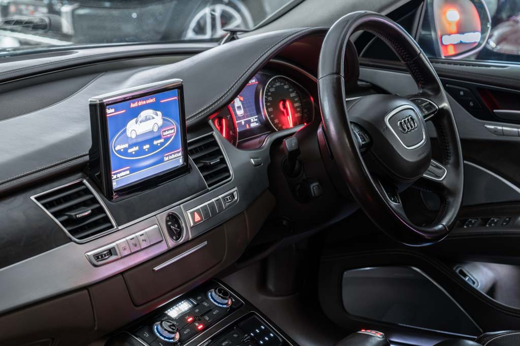 Audi A8L W12