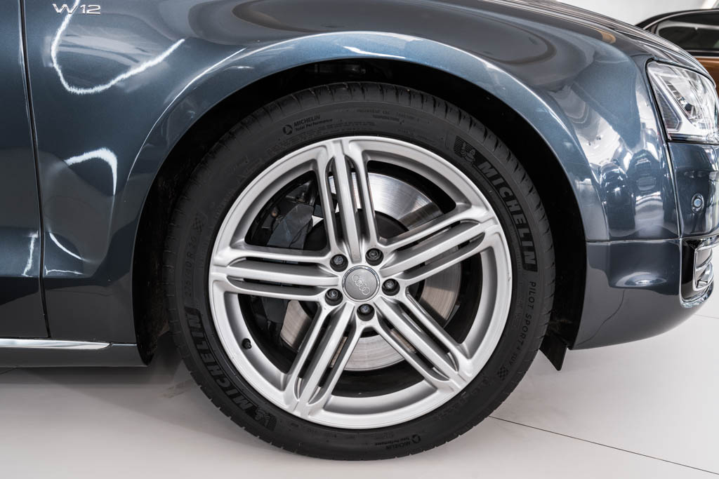Audi A8L W12